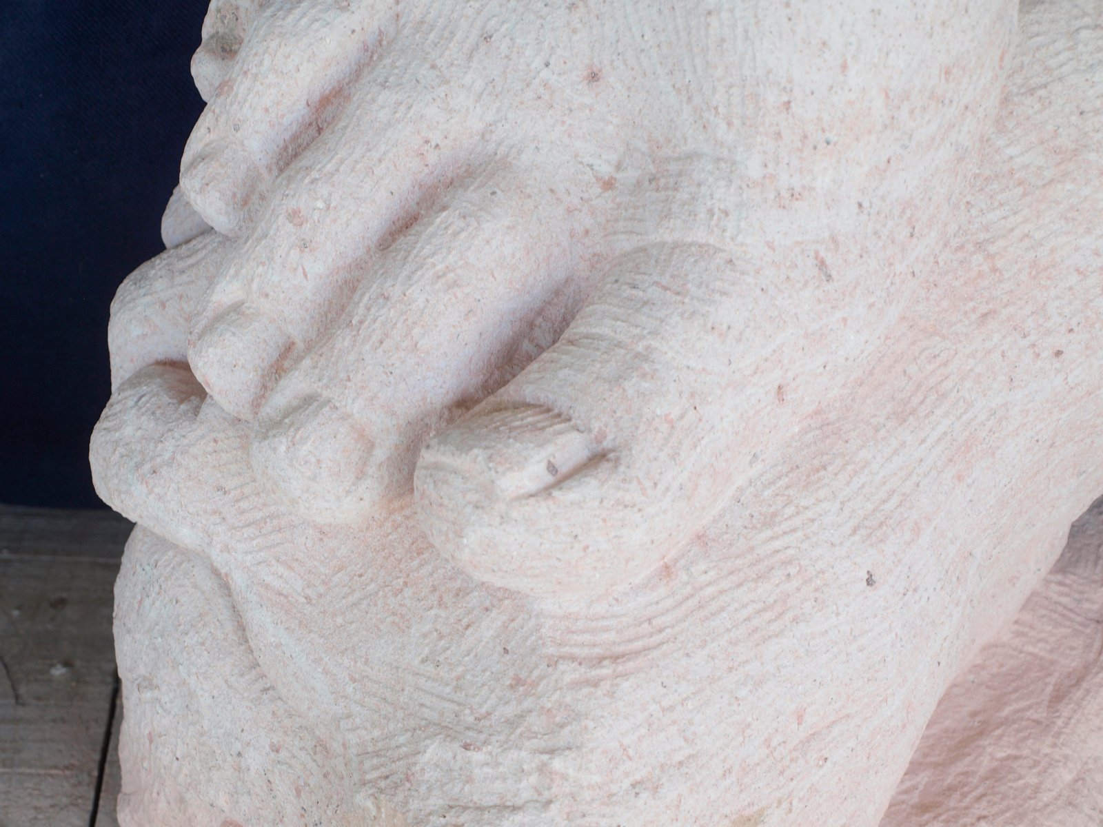 Escultura en piedra caliza